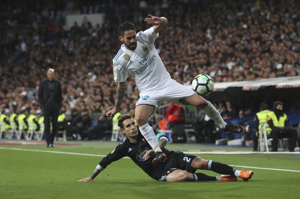 Isco v souboji s protihráčem