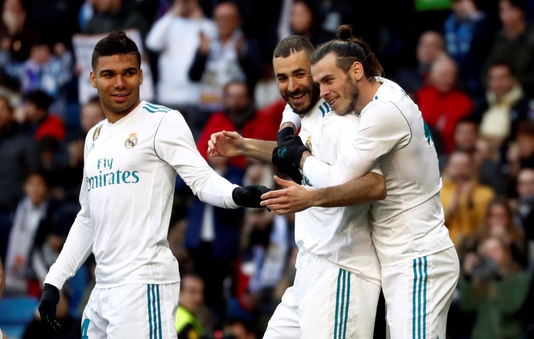 Karim Benzema slaví gól z penalty, kterou mu přenechal Cristiano Ronaldo