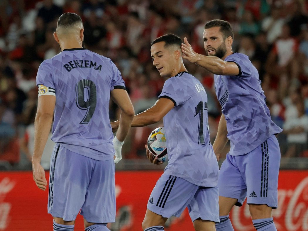 Fotbalisté Realu Madrid se radují z gólu
