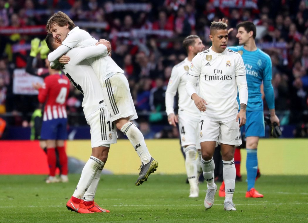 Fotbalisté Realu porazili Atlétiko 2:1 a ovládli madridské derby