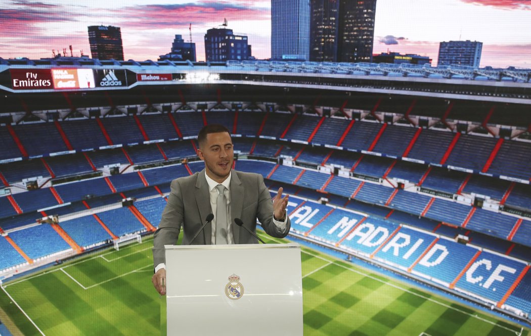 Eden Hazard se osobně představil fanouškům Realu Madrid na stadionu Santiago Bernabeu