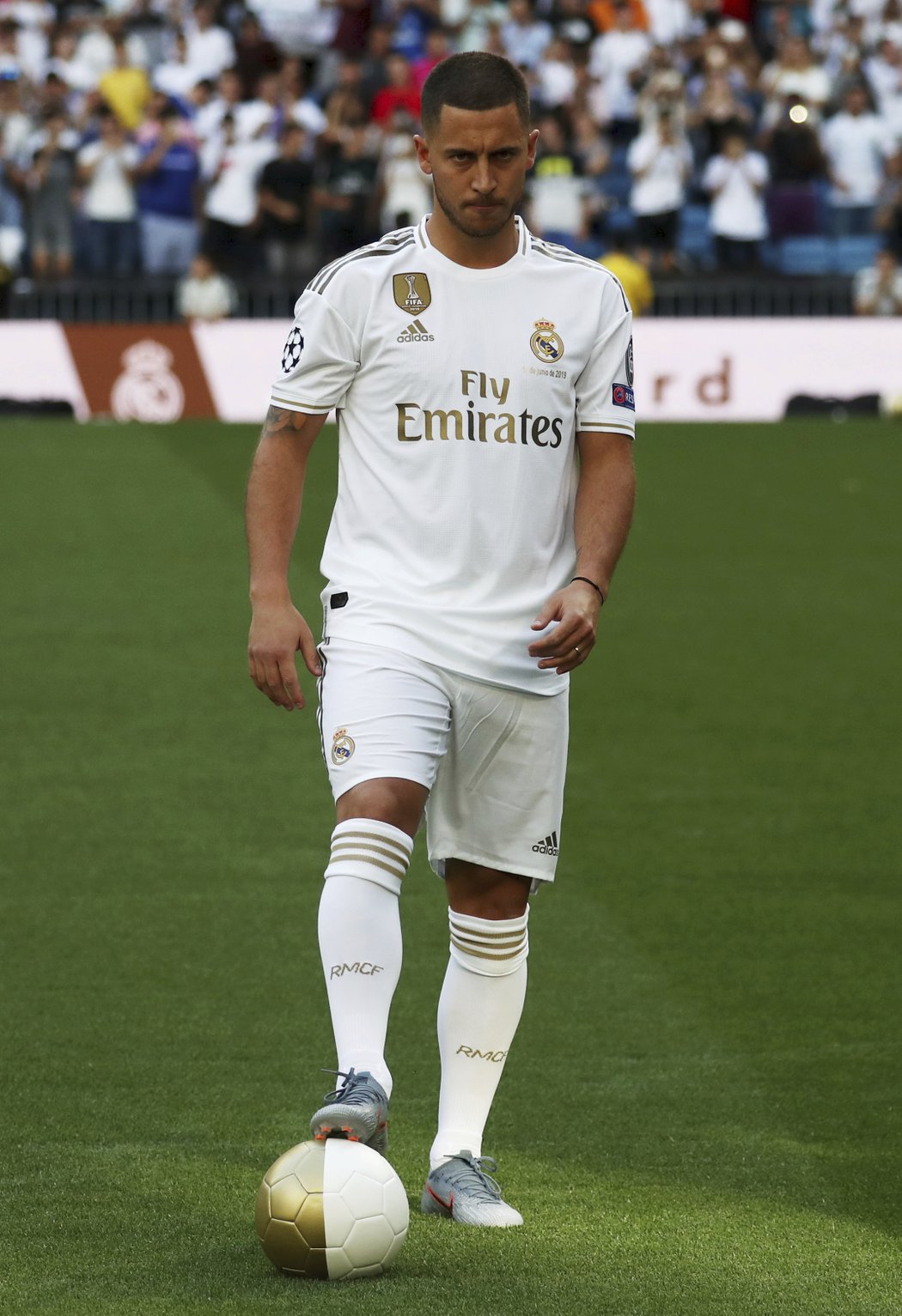 Eden Hazard se osobně představil fanouškům Realu Madrid na stadionu Santiago Bernabeu