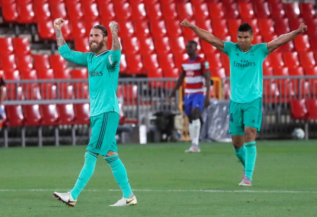 Fotbalisté Realu Madrid v 36. kole španělské ligy vyhráli 2:1 v Granadě a jsou krok od titulu.