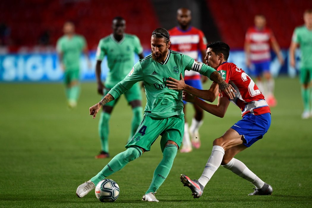 Fotbalisté Realu Madrid v 36. kole španělské ligy vyhráli 2:1 v Granadě a jsou krok od titulu. 