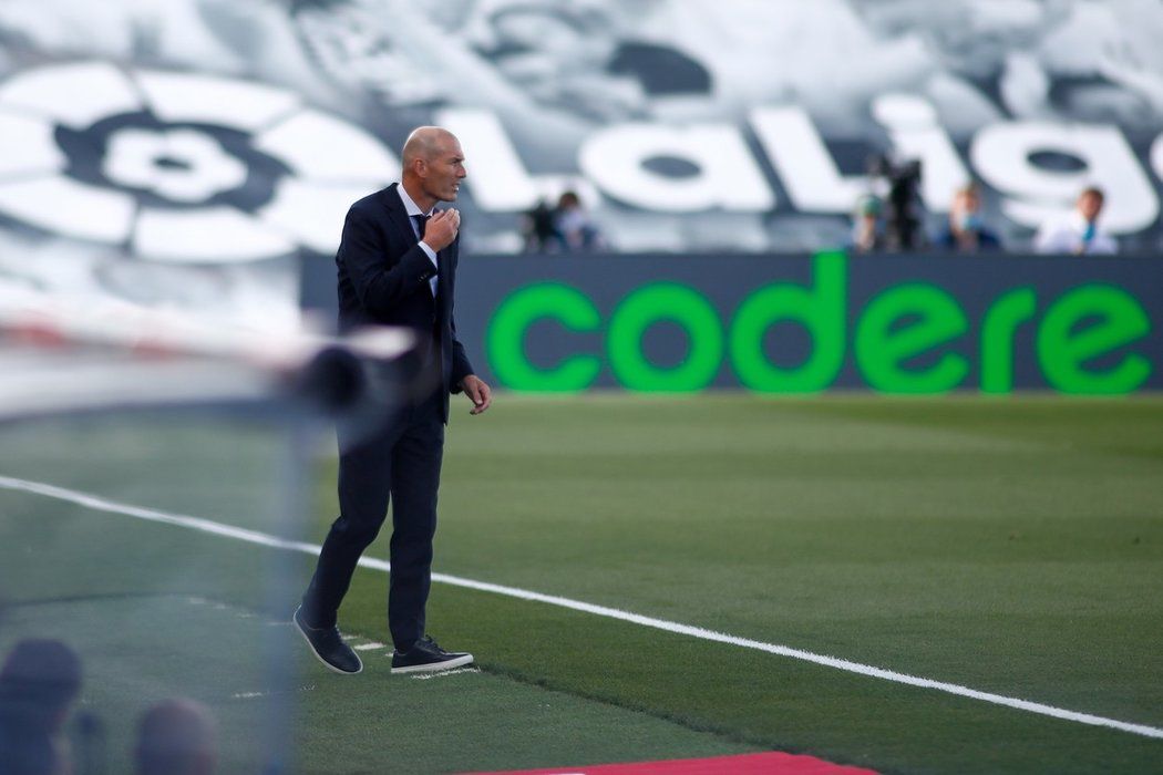 Zinedine Zidane dohlíží na první zápas Realu po pauze