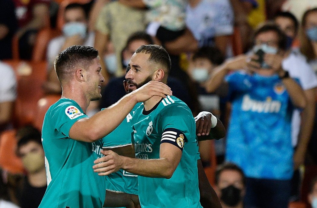 Real Madrid po trefách Viniciuse a Benzemy otočil zápas Valencie