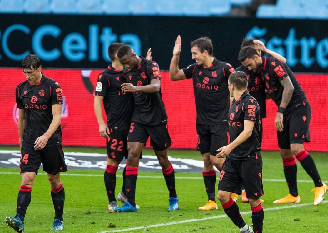 Gólová radost hráčů Realu Sociedad v utkání na hřišti Celty Vigo