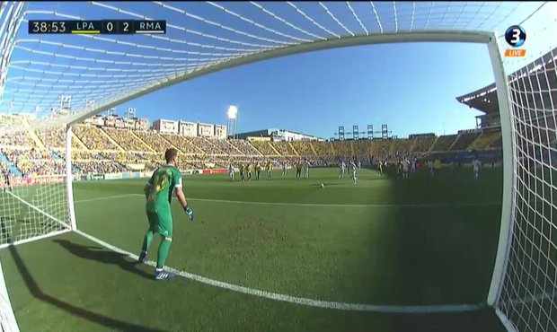 Las Palmas - Real Madrid: Penalta! Calleri ve vápně nešikovně nakopl Lucase, Benzema zvýšil na 2:0