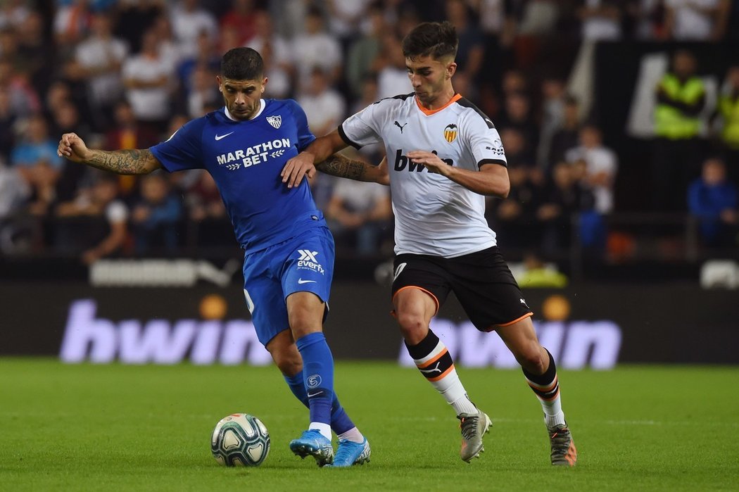 Sevilla se na první Barcelonu nedotáhla. S Tomášem Vaclíkem v brance hrála s Valencií 1:1