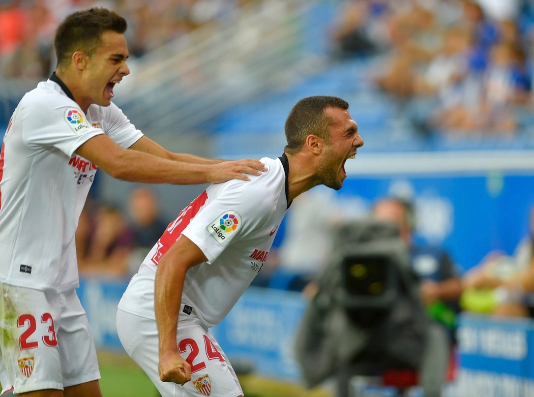 Sevilla triumfovala v Alavésu a je první