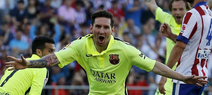 Barcelonský Lionel Messi v euforii poté, co vstřelil branku na půdě Atlétika Madrid, které Kataláncům zajistila mistrovský titul.