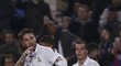 Sergio Ramos z Realu Madrid slaví gól, který dal v poslední minutě Barceloně. Šlágr španělské ligy skončil nerozhodně 1:1.