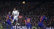 Sergio Ramos připravil Barcelonu o vítězství ve šlágru španělské ligy. Real Madrid si odvezl bod za remízu 1:1.