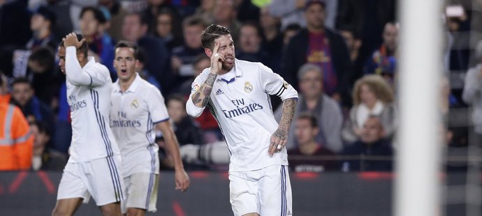 Bílá radost. Real Madrid vyrovnal skóre šlágru španělské ligy v Barceloně v poslední minutě. Zápas skončil nerozhodně 1:1.