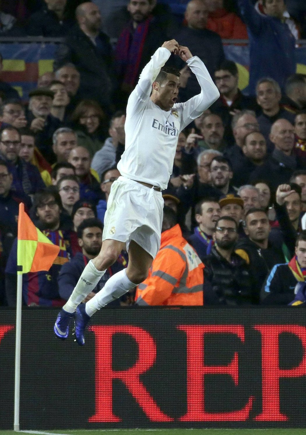 Hrdinou večera byl v sobotu v Barceloně Cristiano Ronaldo. Gólem vystřelil pro Real Madrid výhru 2:1.