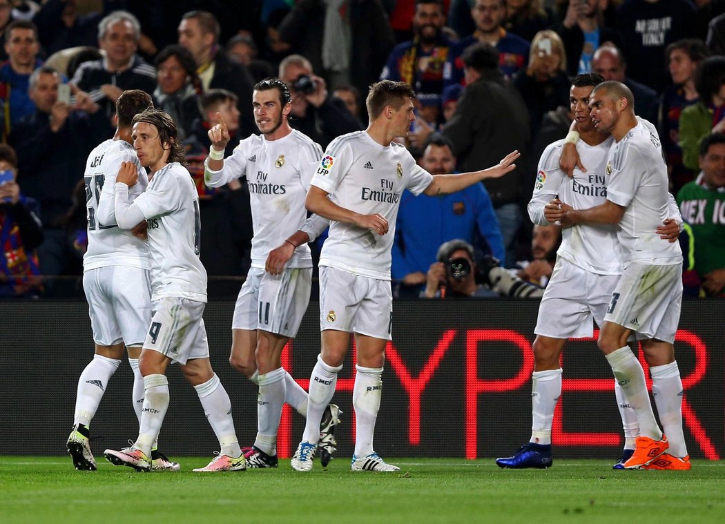 Fotbalisté Realu Madrid vyhráli 2:1 na stadionu Camp Nou nad odvěkým rivalem z Barcelony.