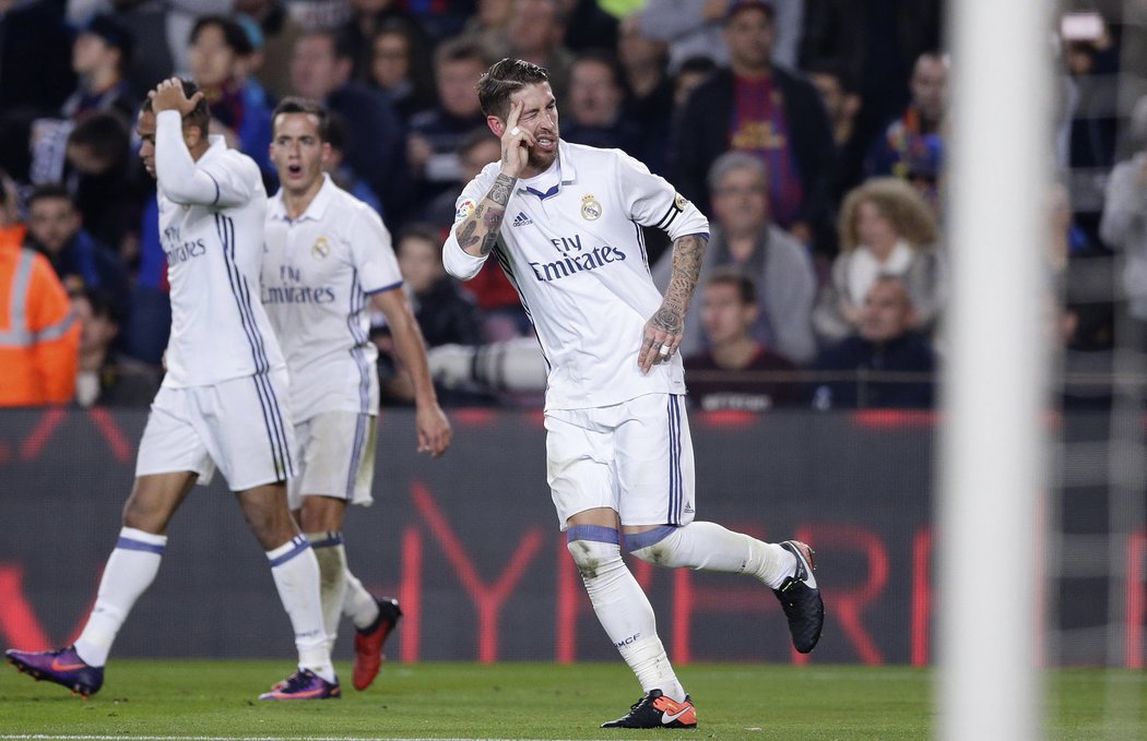 Bílá radost. Real Madrid vyrovnal skóre šlágru španělské ligy v Barceloně v poslední minutě. Zápas skončil nerozhodně 1:1.