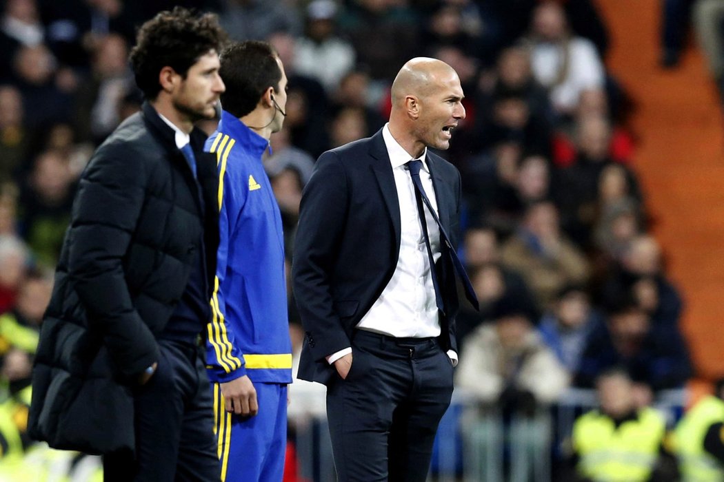 Trenér Realu Madrid Zinedine Zidane mohl být se svou premiérou v roli kouče Bílého baletu spokojený. Real vyhrál nad La Coruňou 5:0.