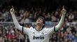 Brazilec Kaká slaví gól v síti Levante. Real Madrid vyhrál vysoko 5:1
