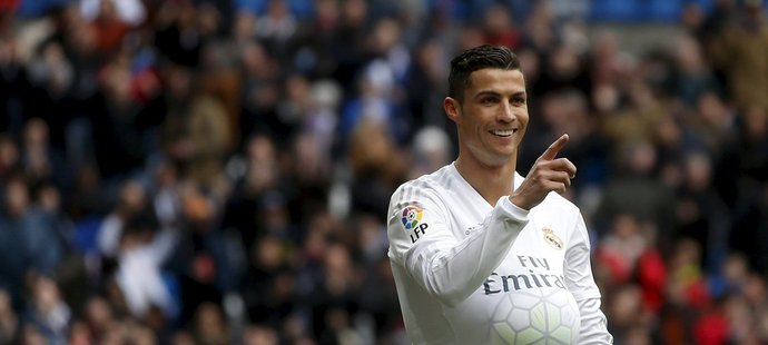 Cristiano Ronaldo slavil. V utkání Realu Madrid proti Celtě Vigo dal čtyři branky a těšil se i z konečné výhry 7:1.