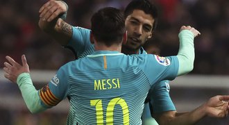 Suárez a Messi řádili. Barcelona v prvním semifinále poháru porazila Atlétiko