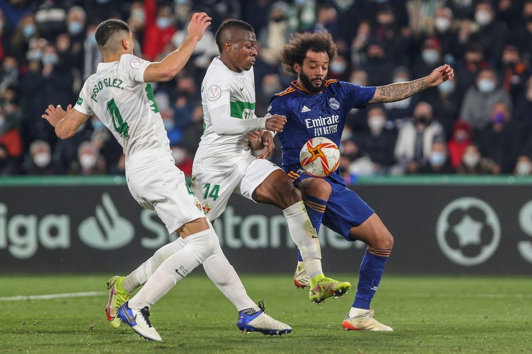 Zkušený obránce Realu Marcelo v pohárovém utkání proti Elche