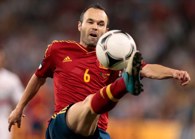 Andrés Iniesta patří mezi klíčové muže Barcelony i Realu Madrid Andrés Iniesta patří mezi klíčové muže Barcelony i Realu Madrid