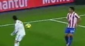 VIDEO: Ronaldo nahrál zády a naštval soupeře