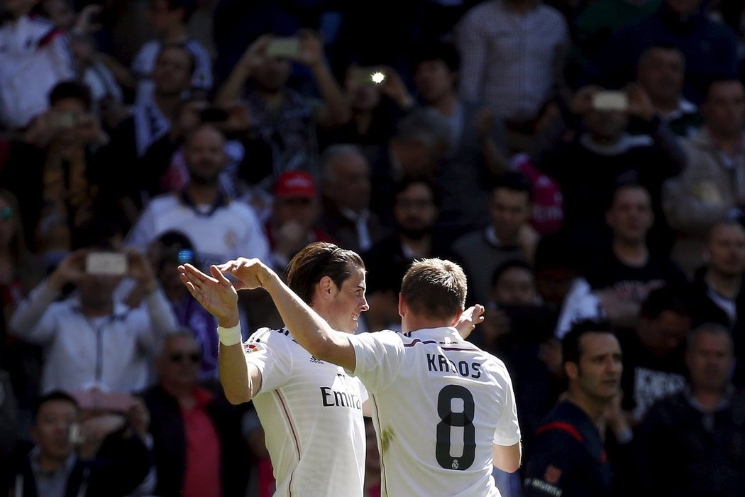 Gareth Bale se raduje Toni Kroosem
