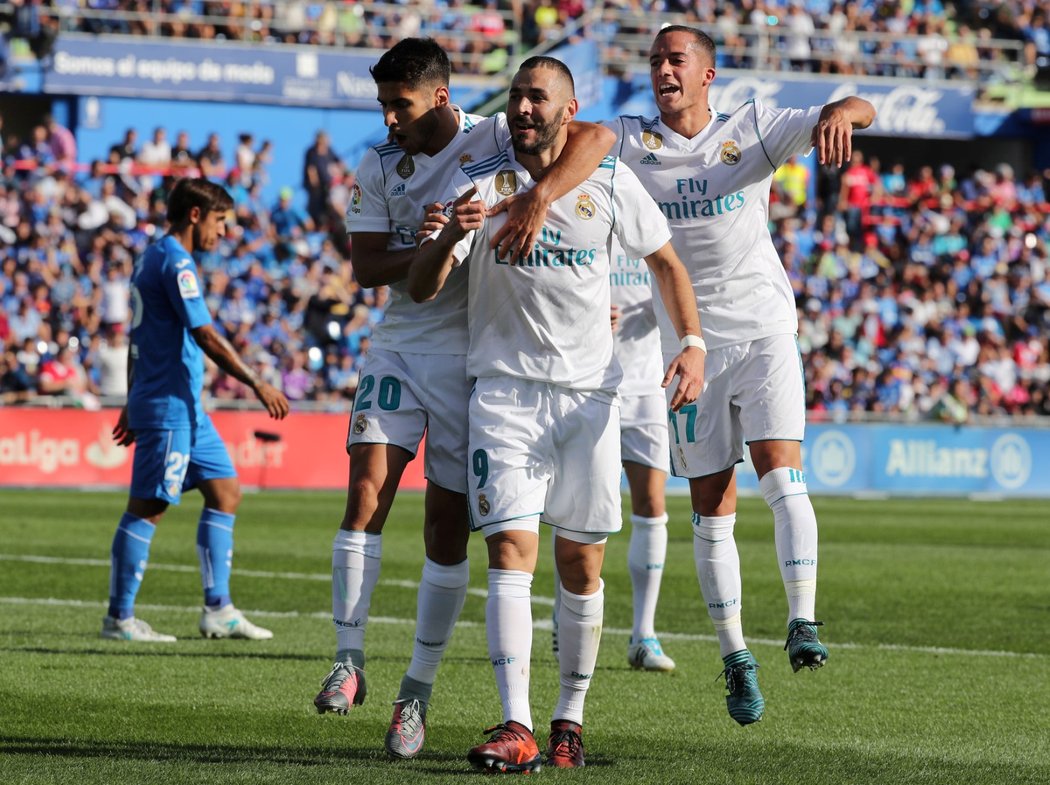 Hráči Realu Madrid se radují z branky proti Getafe