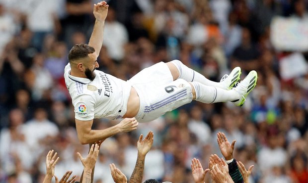 Benzema se loučil gólem z penalty. Záchrana pěti klubů, padá Valladolid