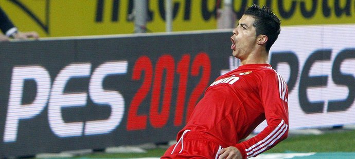 Cristiano Ronaldo se raduje z gólu do sítě Sevilly