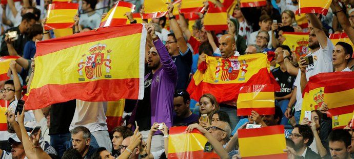 Fanoušci Realu zareagovali na dění v Katalánsku španělskými vlajkami