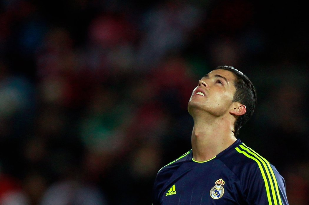 Cristiano Ronaldo si dal v Granadě vlastní gól a Real prohrál 0:1