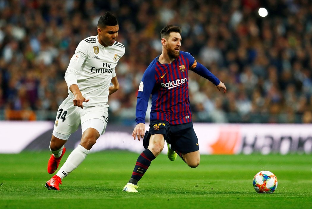 Casemiro marně nahání hvězdu Barcelony Lionela Messiho