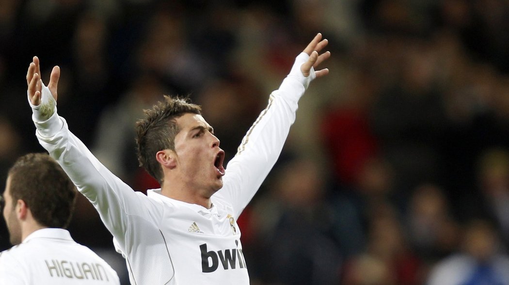 Cristiano Ronaldo se raduje ze svého třetího gólu do sítě Levante