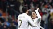 Cristiano Ronaldo se s Mesutem Özilem raduje z gólu do sítě Levante