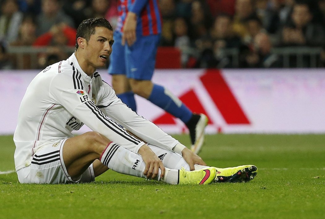 Otrávený Cristiano Ronaldo po jedné ze svých neproměněných šancích v zápase s Levante