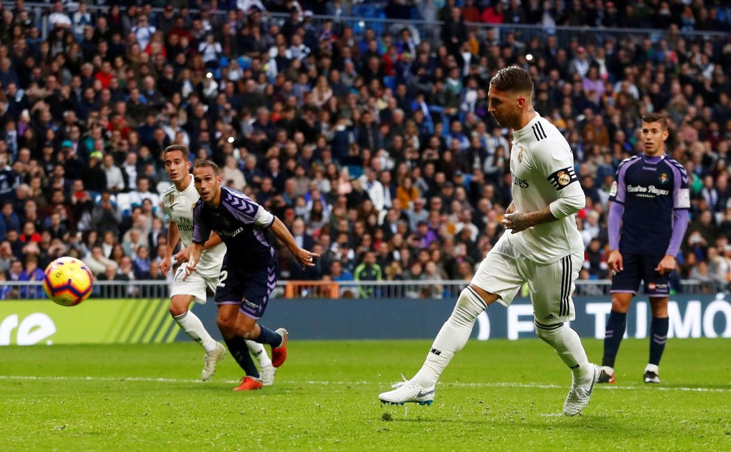 Sergio Ramos úspěšně kope penalty po vzoru Antonína Panenky