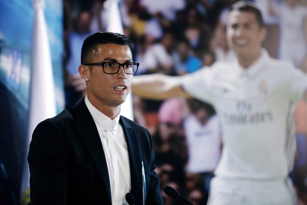 Cristiano Ronaldo prodloužil smlouvu v Realu Madrid až do června roku 2021, kdy mu bude 36 let