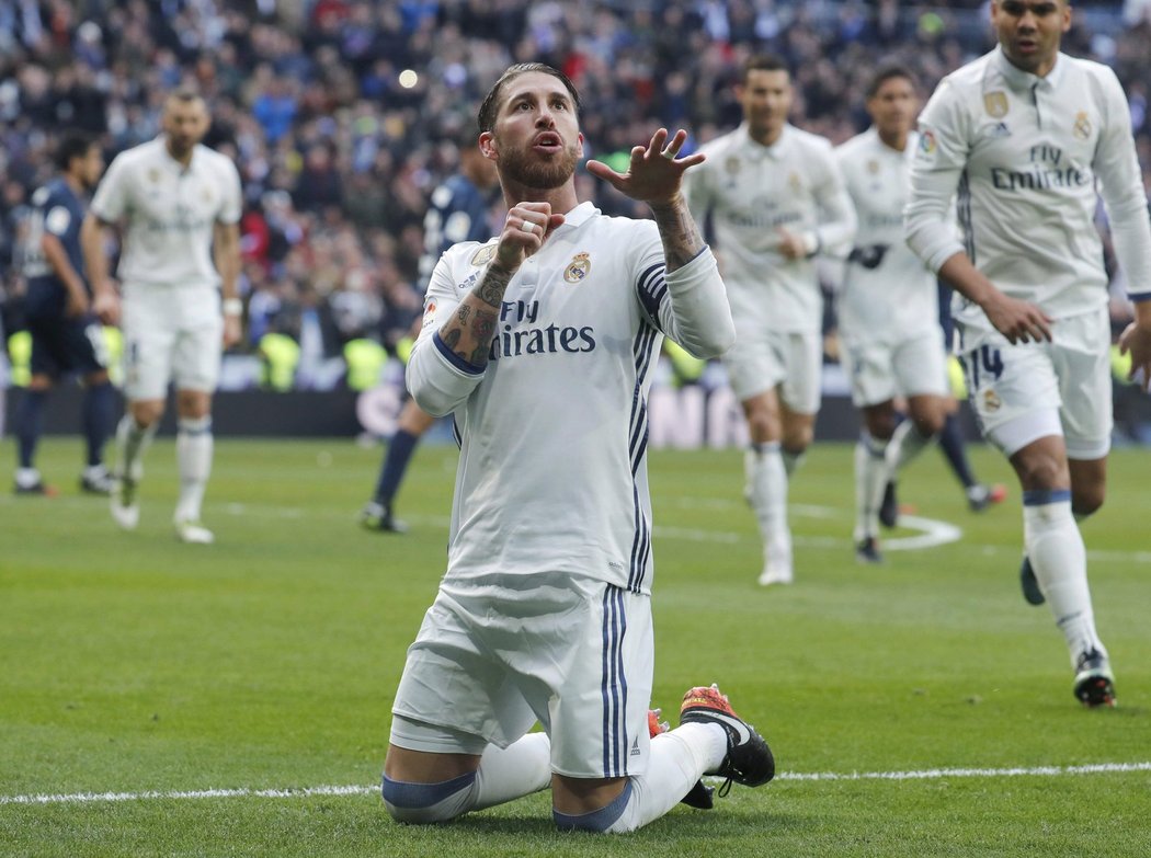 Obránce Realu Madrid Sergio Ramos slaví gól.