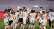 Fotbalisté Realu Madrid slaví zisk 34. mistrovského titulu