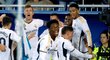 Fotbalisté Realu Madrid se radují z pozdního triumfu nad Alavesem