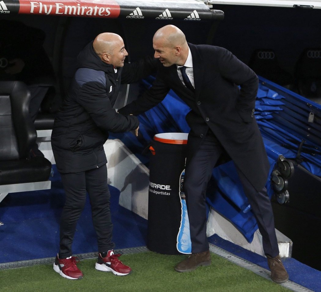 Trenéři Jorge Sampaoli a Zinedine Zidane před zápasem