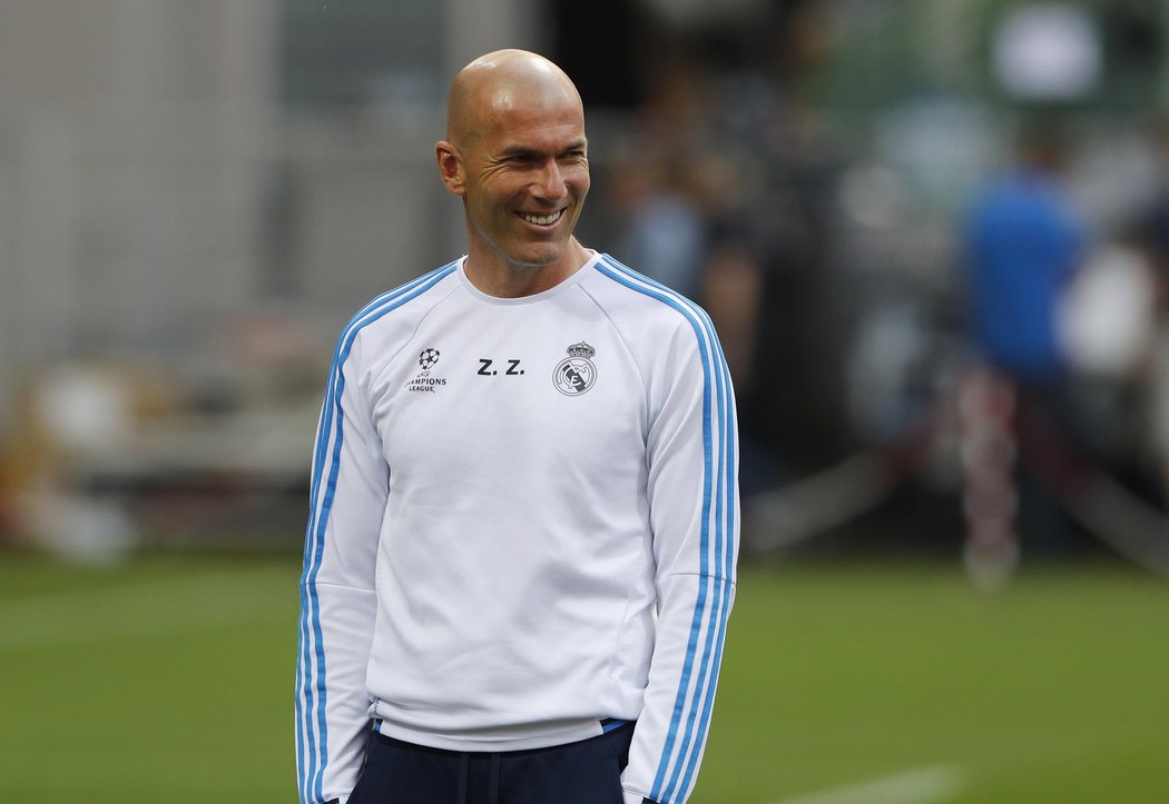 Zinedine Zidane se může smát. Jeho plat v Realu se zdvojnásobil