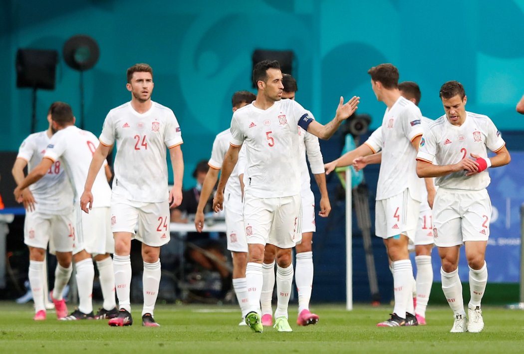 Fotbalisté Španělska po gólu Jordiho Alby proti Švýcarsku ve čtvrtfinále EURO