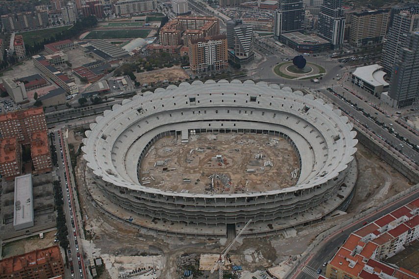 Pohled na stavbu nového stadionu Valencie