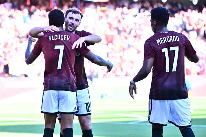 ONLINE: Sparta - Teplice 3:1. Letenští zpět ve vedení, fanoušci skandují proti Juráskovi ONLINE: Sparta - Teplice 3:1. Letenští zpět ve vedení, fanoušci skandují proti Juráskovi