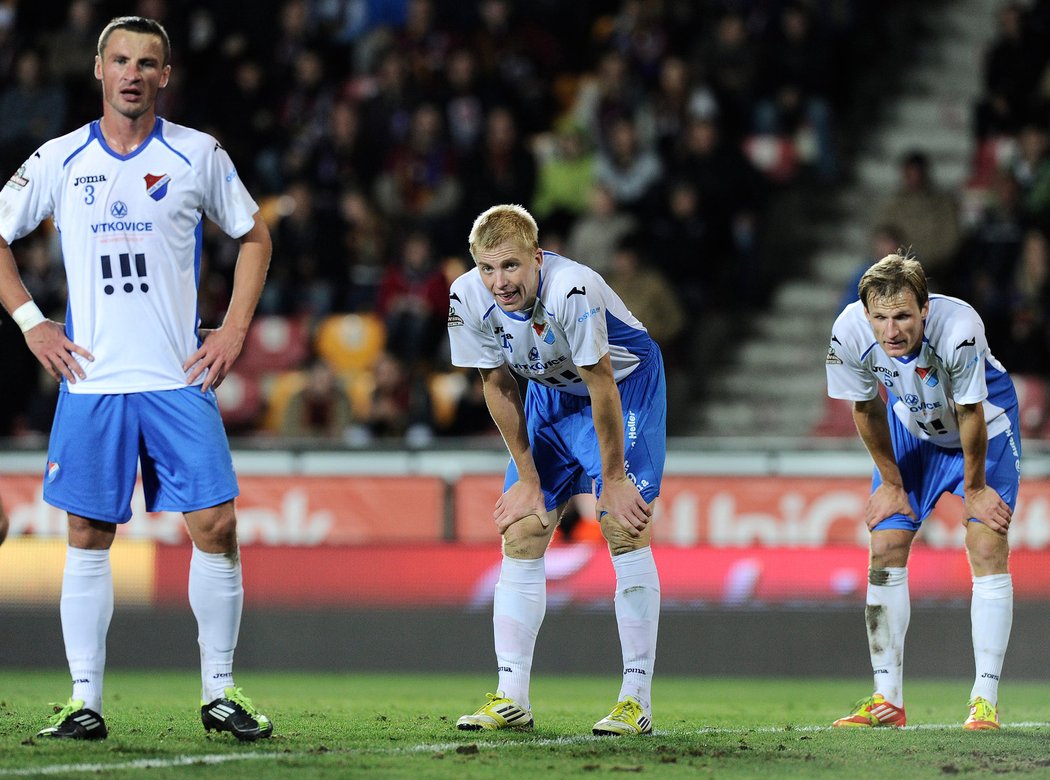 Zklamaní hráči Baníku Ostrava po prohře se Spartou