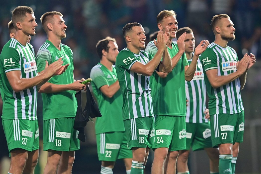 Fotbalisté Bohemians děkují fanouškům za podporu v utkání proti Spartě
